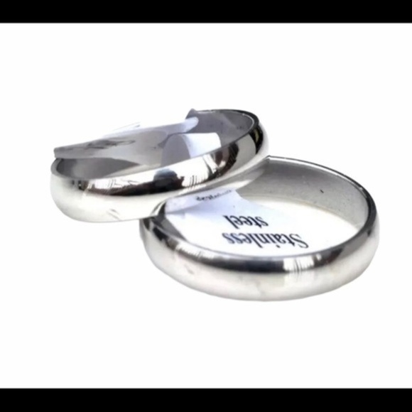 Women’s Men’s Sliver Stainless Steel Wedding Band Ring 5 Sizes Available Get 1 - Picture 1 of 3